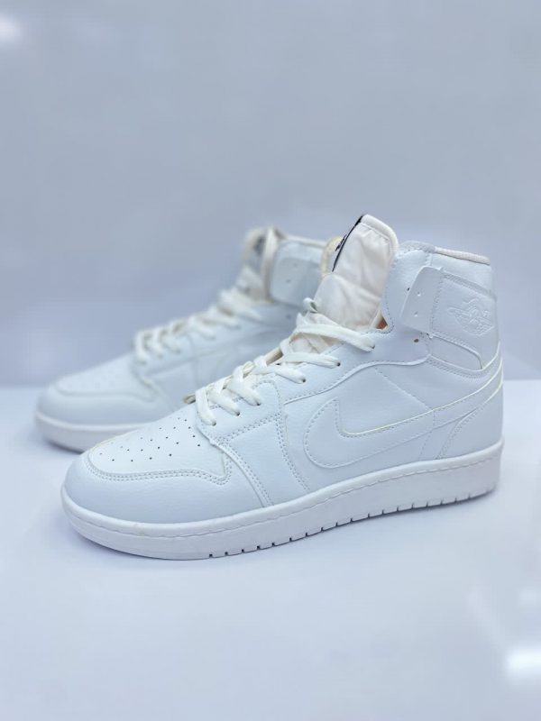 کتونی نایک ایر جردن وان تمام‌سفید (Air Jordan 1 Triple White)