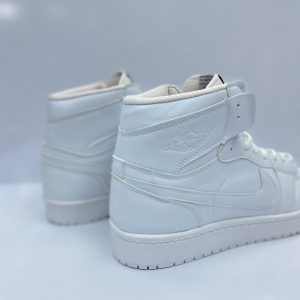 کتونی نایک ایر جردن وان تمام‌سفید (Air Jordan 1 Triple White)