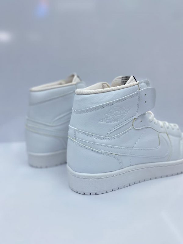 کتونی نایک ایر جردن وان تمام‌سفید (Air Jordan 1 Triple White)