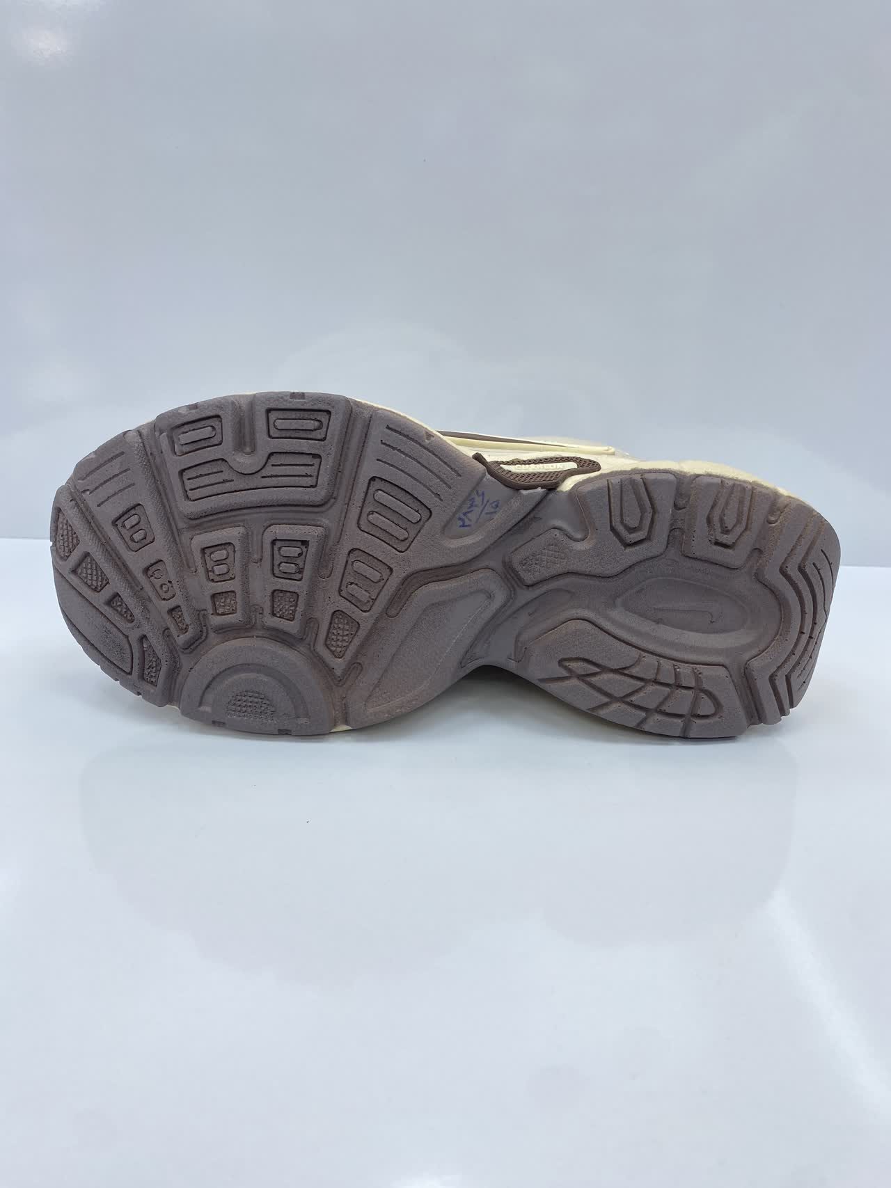 کتونی نایک وومرو 5 کرم زنانه - Image 3