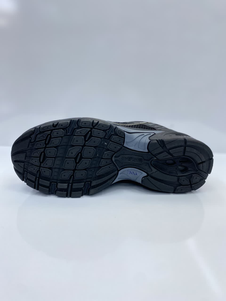 کتونی نایکی Zoom Vomero 5 زنانه - Image 4