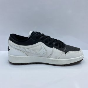 کتونی ایرجردن وان سفید مشکی (Nike air jordan 1 equality )