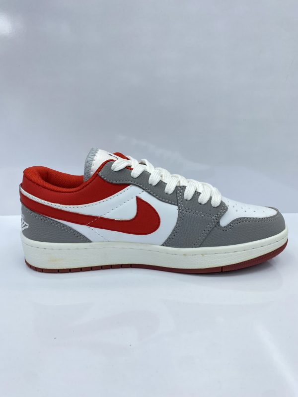 کتونی نایک ایر جردن وان طوسی قرمز (Nike Air Jordan 1 Low Light Iron Ore/Gym Red)