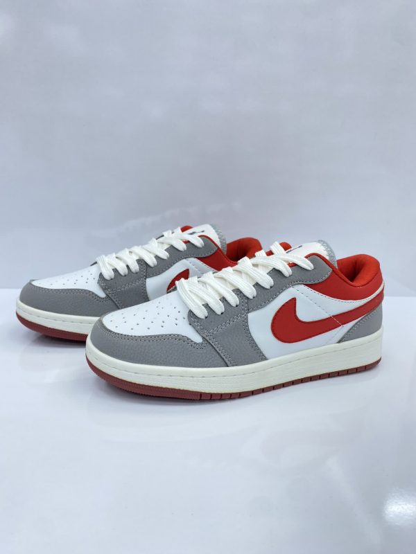 کتونی نایک ایر جردن وان طوسی قرمز (Nike Air Jordan 1 Low Light Iron Ore/Gym Red)