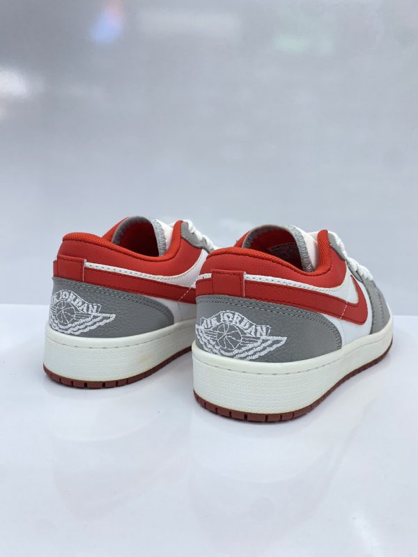 کتونی نایک ایر جردن وان طوسی قرمز (Nike Air Jordan 1 Low Light Iron Ore/Gym Red)