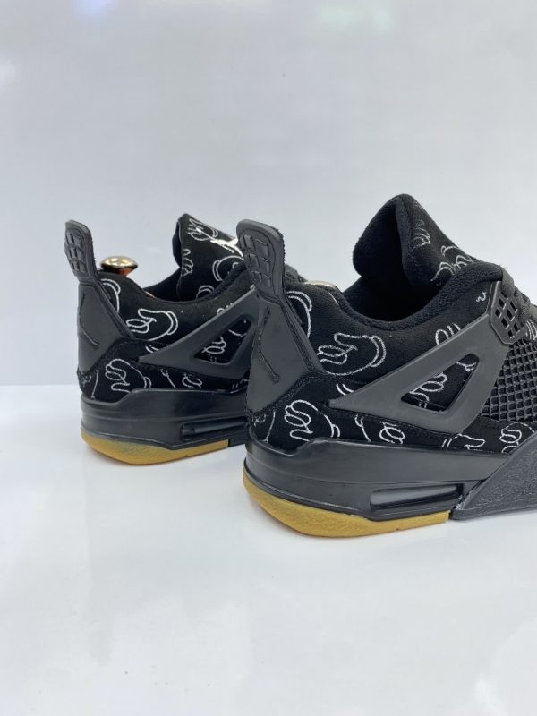 کتونی جردن 4 کاوس (Jordan 4 Kaws)