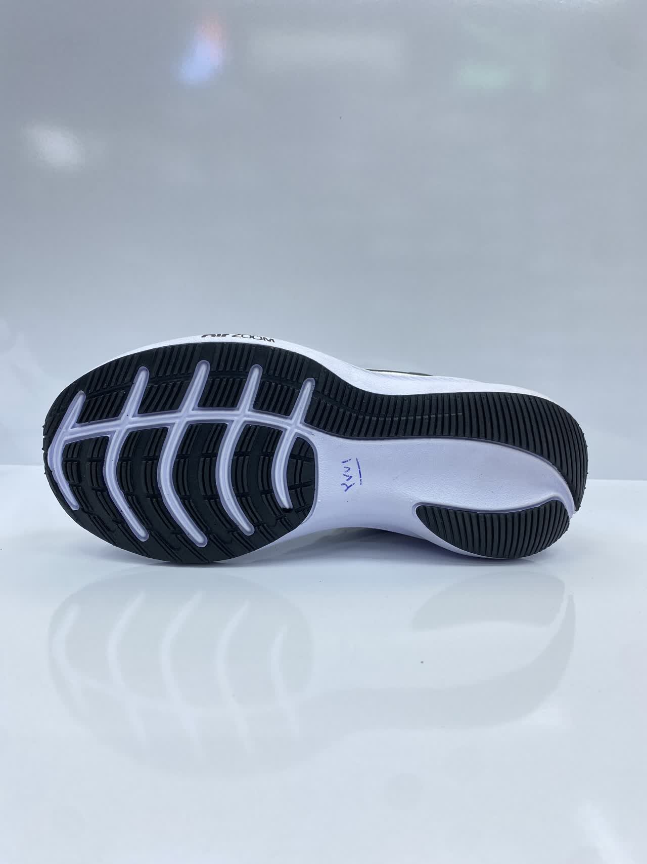 کتونی نایک زوم Air Zoom زنانه سفید - Image 3