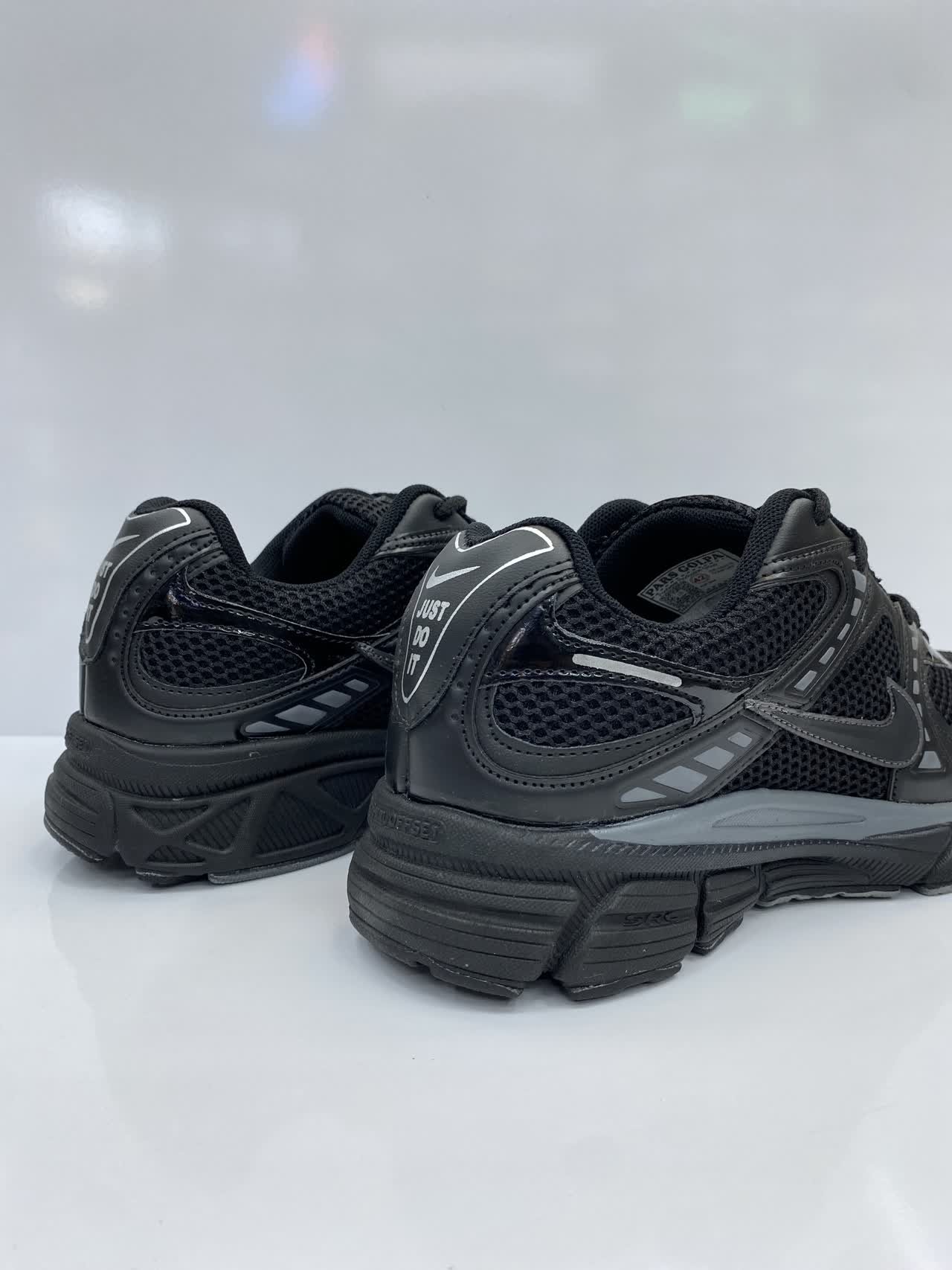 کتونی نایکی Zoom Vomero 5 مردانه - Image 3
